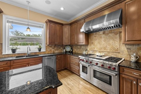 House in Tampa, Florida 5 bedrooms, 370.12 sq.m. № 1690620 - photo 15