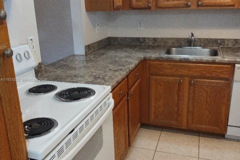 Condo in Davie, Florida, 2 bedrooms  № 1996179 - photo 2