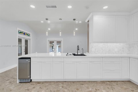 Casa en venta en Miami, Florida, 6 dormitorios, 600.98 m2 № 1999703 - foto 25