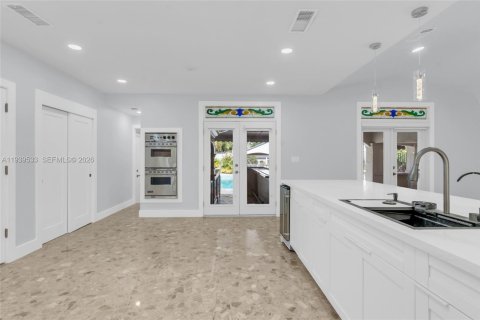 Casa en venta en Miami, Florida, 6 dormitorios, 600.98 m2 № 1999703 - foto 26
