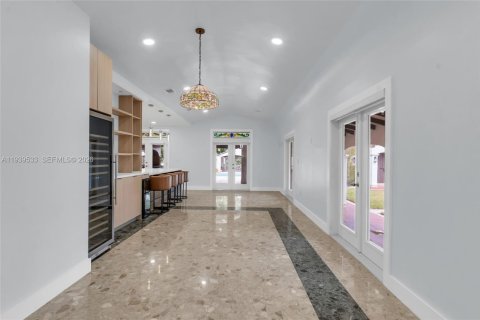 Casa en venta en Miami, Florida, 6 dormitorios, 600.98 m2 № 1999703 - foto 28