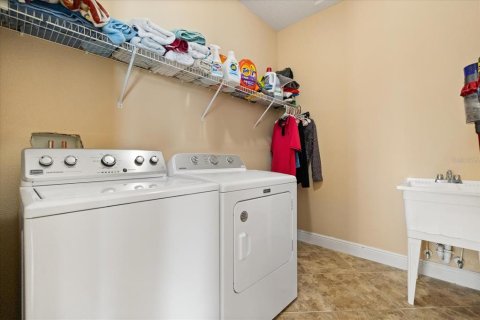 House in Kissimmee, Florida 6 bedrooms, 339.19 sq.m. № 1751515 - photo 29