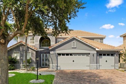House in Kissimmee, Florida 6 bedrooms, 339.19 sq.m. № 1751515 - photo 1