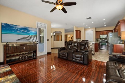 House in Kissimmee, Florida 6 bedrooms, 339.19 sq.m. № 1751515 - photo 9