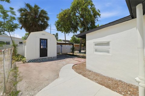 House in Tampa, Florida 3 bedrooms, 92.16 sq.m. № 2114605 - photo 29