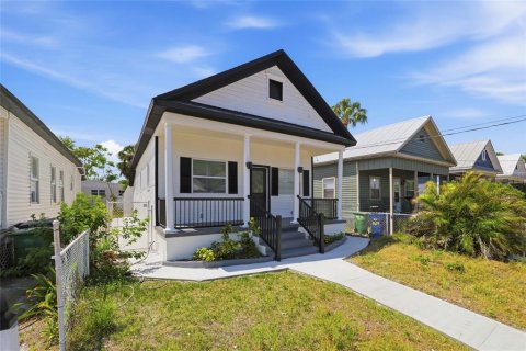 House in Tampa, Florida 3 bedrooms, 92.16 sq.m. № 2114605 - photo 3