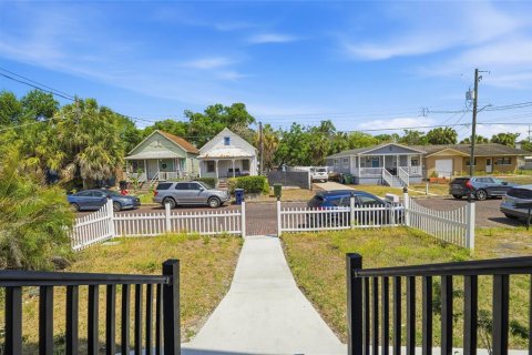 House in Tampa, Florida 3 bedrooms, 92.16 sq.m. № 2114605 - photo 5