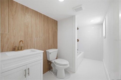 House in Tampa, Florida 3 bedrooms, 92.16 sq.m. № 2114605 - photo 18