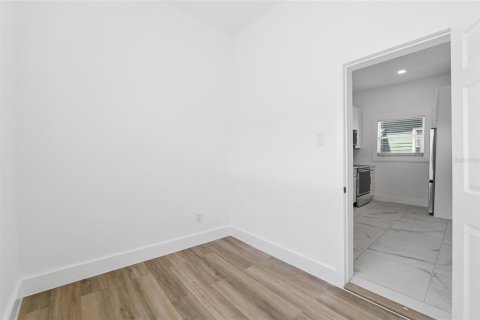House in Tampa, Florida 3 bedrooms, 92.16 sq.m. № 2114605 - photo 23
