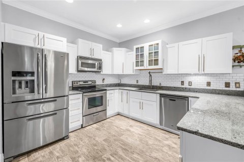 Townhouse in Saint Petersburg, Florida 3 bedrooms, 184.88 sq.m. № 2104934 - photo 4