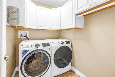 Townhouse in Saint Petersburg, Florida 3 bedrooms, 184.88 sq.m. № 2104934 - photo 27