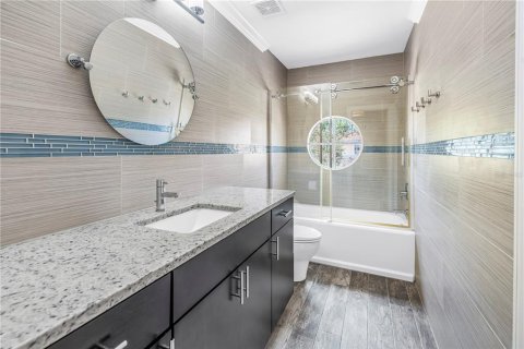 Townhouse in Saint Petersburg, Florida 3 bedrooms, 184.88 sq.m. № 2104934 - photo 23