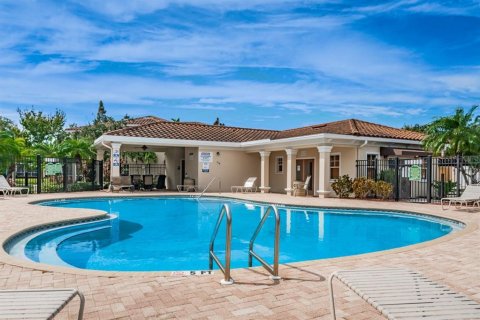 Townhouse in Saint Petersburg, Florida 3 bedrooms, 184.88 sq.m. № 2104934 - photo 29
