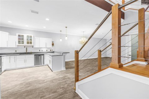 Townhouse in Saint Petersburg, Florida 3 bedrooms, 184.88 sq.m. № 2104934 - photo 2