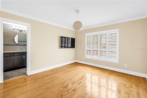 Townhouse in Saint Petersburg, Florida 3 bedrooms, 184.88 sq.m. № 2104934 - photo 24