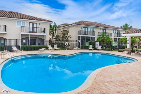 Townhouse in Saint Petersburg, Florida 3 bedrooms, 184.88 sq.m. № 2104934 - photo 28