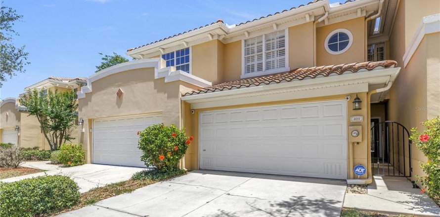 Townhouse in Saint Petersburg, Florida 3 bedrooms, 184.88 sq.m. № 2104934
