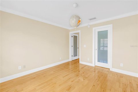 Townhouse in Saint Petersburg, Florida 3 bedrooms, 184.88 sq.m. № 2104934 - photo 25
