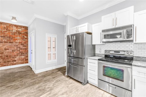 Townhouse in Saint Petersburg, Florida 3 bedrooms, 184.88 sq.m. № 2104934 - photo 5