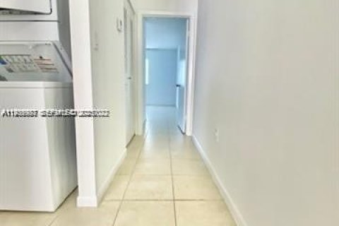 Condo in Fort Lauderdale, Florida, 2 bedrooms  № 1994827 - photo 9