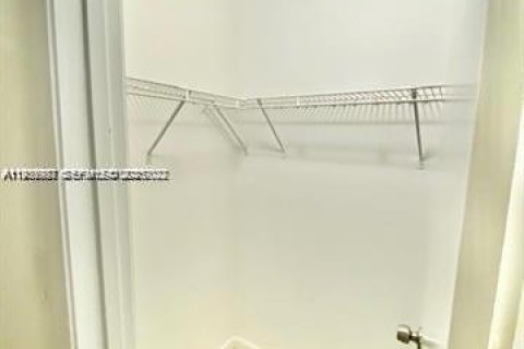 Condo in Fort Lauderdale, Florida, 2 bedrooms  № 1994827 - photo 13