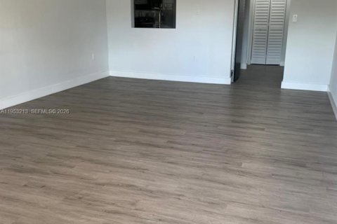 Condominio en alquiler en Miami Gardens, Florida, 41.81 m2 № 2009877 - foto 4