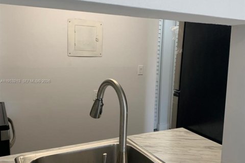 Condominio en alquiler en Miami Gardens, Florida, 41.81 m2 № 2009877 - foto 5