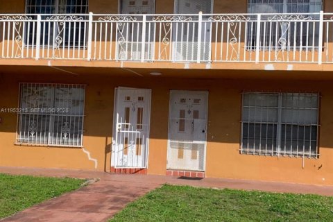 Condominio en alquiler en Miami Gardens, Florida, 41.81 m2 № 2009877 - foto 3