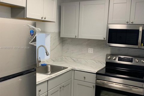 Condominio en alquiler en Miami Gardens, Florida, 41.81 m2 № 2009877 - foto 9