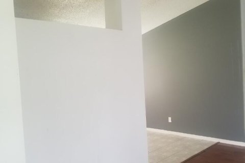 Casa en alquiler en Port St. Lucie, Florida, 3 dormitorios, 128.48 m2 № 2077384 - foto 3