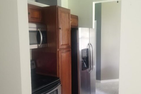 Casa en alquiler en Port St. Lucie, Florida, 3 dormitorios, 128.48 m2 № 2077384 - foto 5