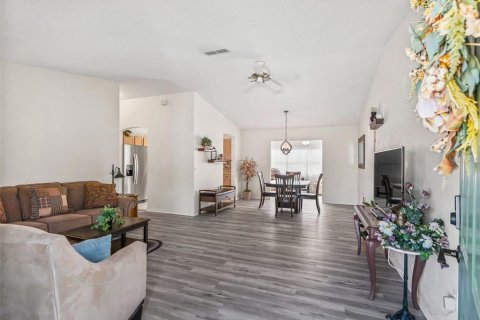 Villa ou maison à vendre à The Villages, Floride: 2 chambres, 128.48 m2 № 2391424 - photo 11
