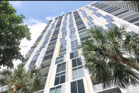 Condominio en alquiler en Miami, Florida, 1 dormitorio, 66.8 m2 № 2026418 - foto 2