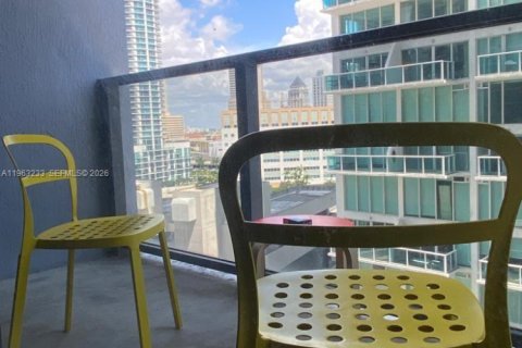 Condominio en alquiler en Miami, Florida, 1 dormitorio, 66.8 m2 № 2026418 - foto 3