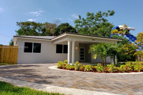 House in South Miami, Florida 3 bedrooms, 197.6 sq.m. № 1739202 - photo 3