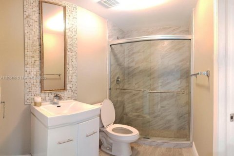 House in South Miami, Florida 3 bedrooms, 197.6 sq.m. № 1739202 - photo 11