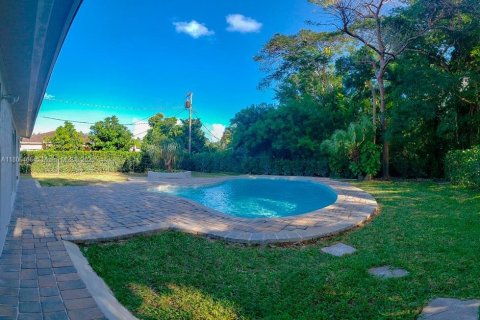 House in South Miami, Florida 3 bedrooms, 197.6 sq.m. № 1739202 - photo 20