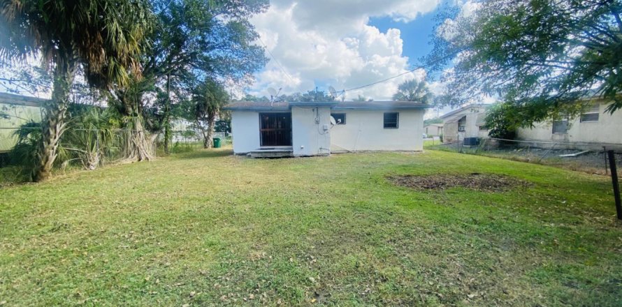 Casa en South Bay, Florida 3 dormitorios, 89.19 m2 № 746104