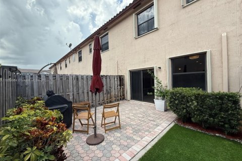Touwnhouse à vendre à Miami, Floride: 2 chambres, 131.55 m2 № 1890993 - photo 15