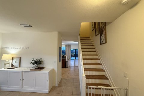 Touwnhouse à vendre à Miami, Floride: 2 chambres, 131.55 m2 № 1890993 - photo 3