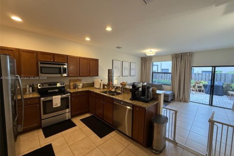 Touwnhouse à vendre à Miami, Floride: 2 chambres, 131.55 m2 № 1890993 - photo 5