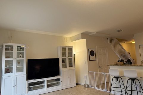 Touwnhouse à vendre à Miami, Floride: 2 chambres, 131.55 m2 № 1890993 - photo 11