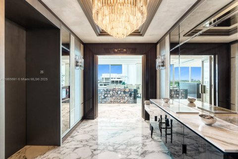 Copropriété à vendre à Bal Harbour, Floride: 3 chambres, 388.8 m2 № 1925741 - photo 4