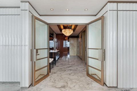 Copropriété à vendre à Bal Harbour, Floride: 3 chambres, 388.8 m2 № 1925741 - photo 3