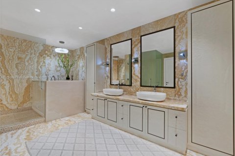 Copropriété à vendre à Bal Harbour, Floride: 3 chambres, 388.8 m2 № 1925741 - photo 25