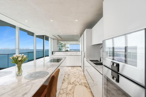 Copropriété à vendre à Bal Harbour, Floride: 3 chambres, 388.8 m2 № 1925741 - photo 21