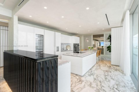 Copropriété à vendre à Bal Harbour, Floride: 3 chambres, 388.8 m2 № 1925741 - photo 20