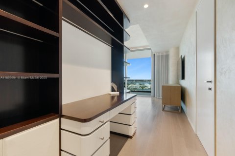 Copropriété à vendre à Bal Harbour, Floride: 3 chambres, 388.8 m2 № 1925741 - photo 29