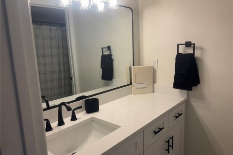 Condo in Saint Petersburg, Florida, 2 bedrooms  № 1784978 - photo 11