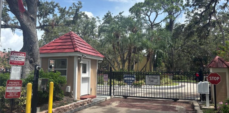 Condo in Saint Petersburg, Florida, 2 bedrooms  № 1784978